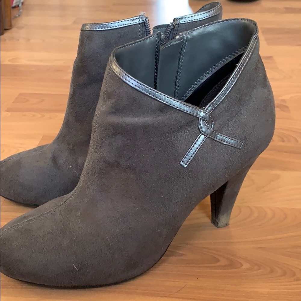 Simple Grey Bootie - Picture 7 of 8